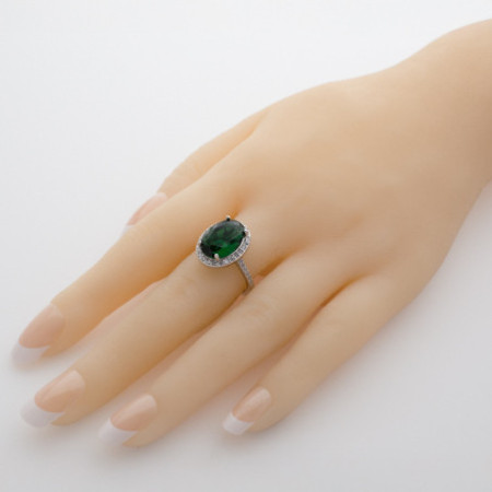 Strieborný prsteň - zelený oválny zirkón, číre okrúhle zirkóny | Argento.sk