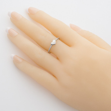 Strieborný prsteň - srdiečko, číre okrúhle zirkóny | Argento.sk