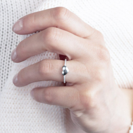 Strieborný prsteň - srdiečko, číre okrúhle zirkóny | Argento.sk