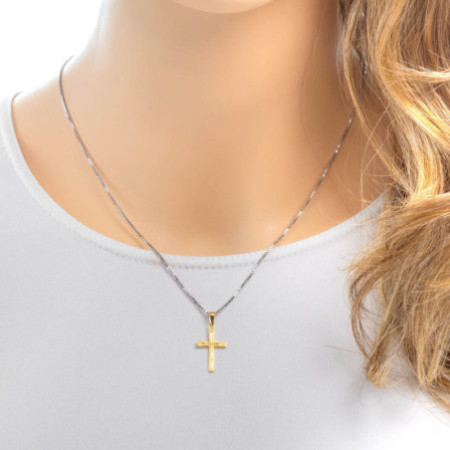 Pozlátený strieborný prívesok - krížik, s ručným gravírom | Argento.sk