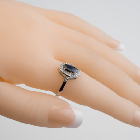 Strieborný prsteň - čierny oválny zirkón, číre okrúhle zirkóny | Argento.sk
