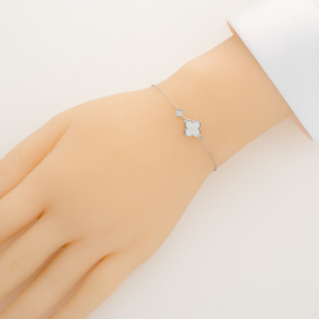 Strieborný náramok - štvorlístok, perleť, číre okrúhle zirkóny, dĺžka 17 až 19 cm | Argento.sk