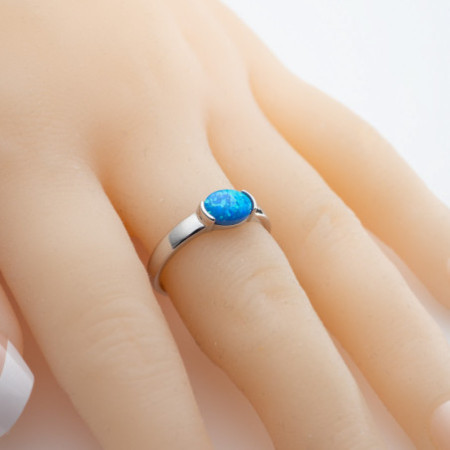 Strieborný prsteň - modrý oválny syntetický opál | Argento.sk