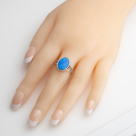 Strieborný prsteň - modrý oválny syntetický opál | Argento.sk