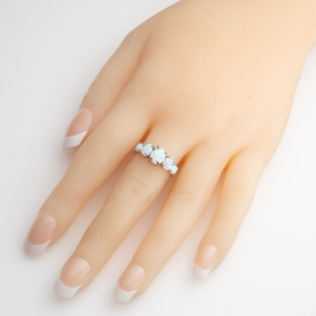 Strieborný prsteň - biele oválne syntetické opály | Argento.sk