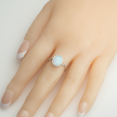Strieborný prsteň - biely oválny syntetický opál | Argento.sk
