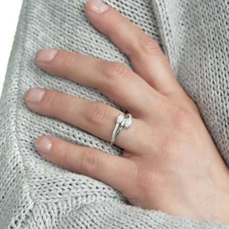 Strieborný prsteň - biele oválne syntetické opály, číre okrúhle zirkóny | Argento.sk