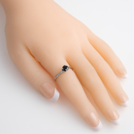 Strieborný prsteň - čierny okrúhly zirkón, číre okrúhle zirkóny | Argento.sk