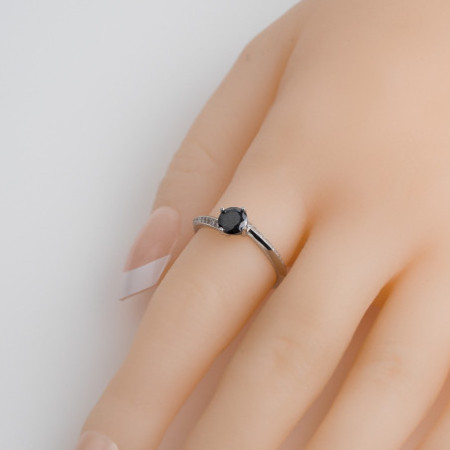 Strieborný prsteň - čierny okrúhly zirkón, číre okrúhle zirkóny | Argento.sk