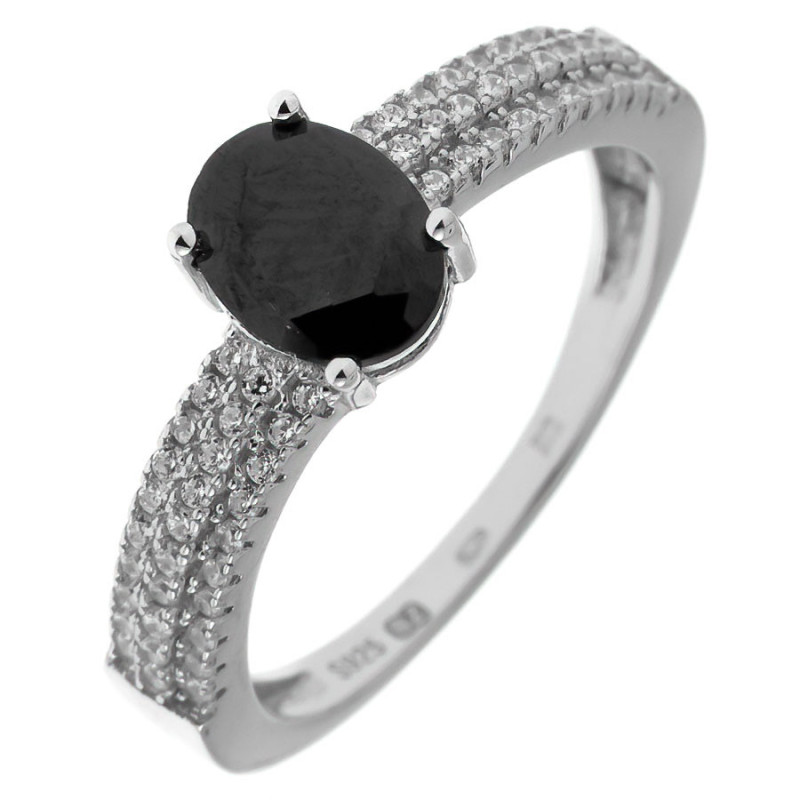 Strieborný prsteň - čierny oválny zirkón, číre okrúhle zirkóny | Argento.sk