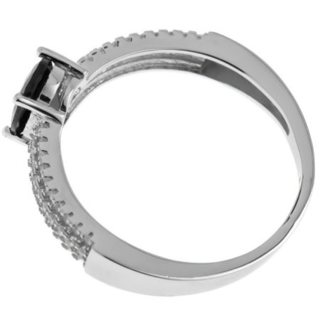 Strieborný prsteň - čierny oválny zirkón, číre okrúhle zirkóny | Argento.sk