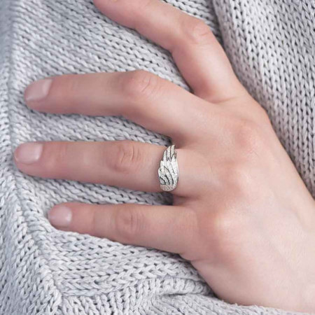 Strieborný prsteň - anjelské krídlo, číre okrúhle zirkóny | Argento.sk