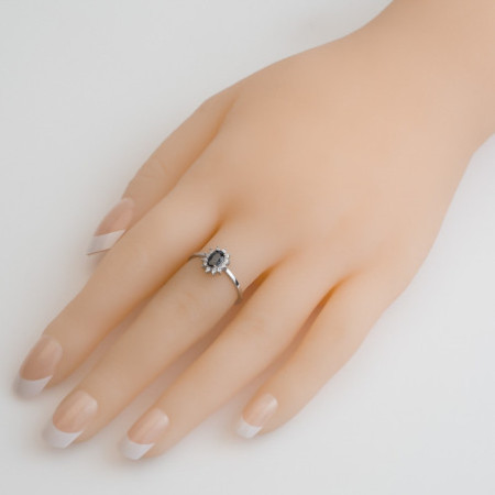 Strieborný prsteň - čierny oválny zirkón, číre okrúhle zirkóny | Argento.sk