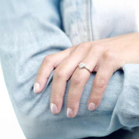 Strieborný prsteň - srdiečko, číre okrúhle zirkóny | Argento.sk