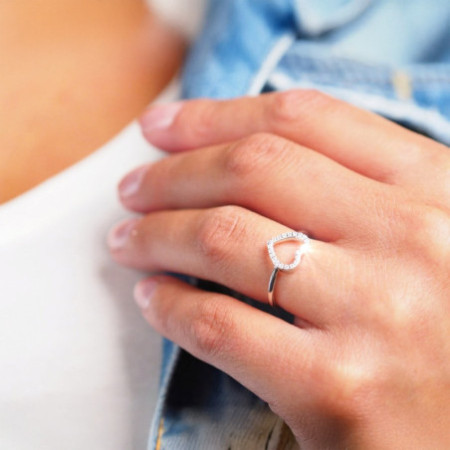 Strieborný prsteň - srdiečko, číre okrúhle zirkóny | Argento.sk