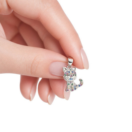 Strieborný prívesok - mačka, farebné okrúhle zirkóny | Argento.sk