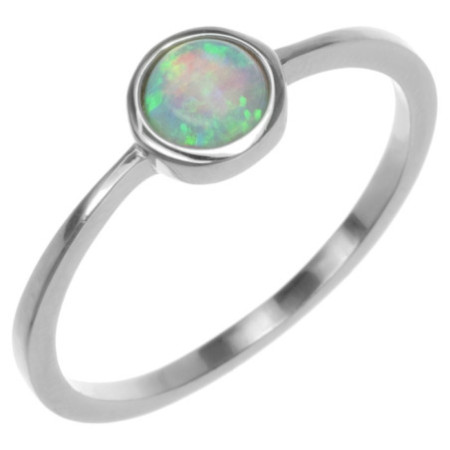 Strieborný prsteň s bielym opálom
