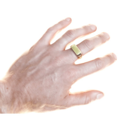 Strieborný pozlátený pánsky prsteň s gravírom
