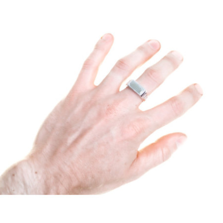Strieborný pánsky prsteň s gravírom