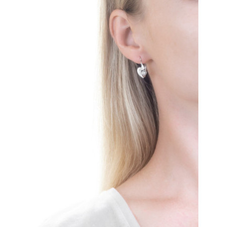 Strieborné náušnice so zirkónom a gravírom