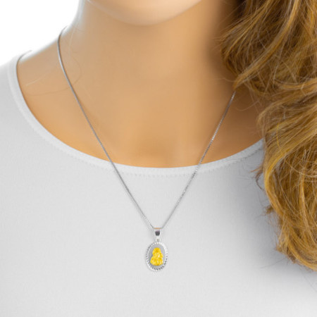 Strieborný pozlátený prívesok s gravírom MADONA S DIEŤAŤOM