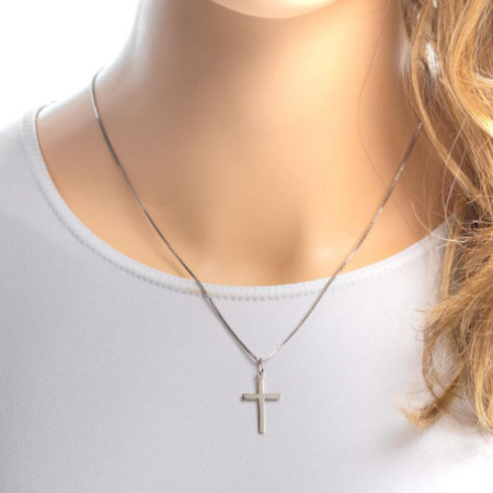 Strieborný prívesok krížik