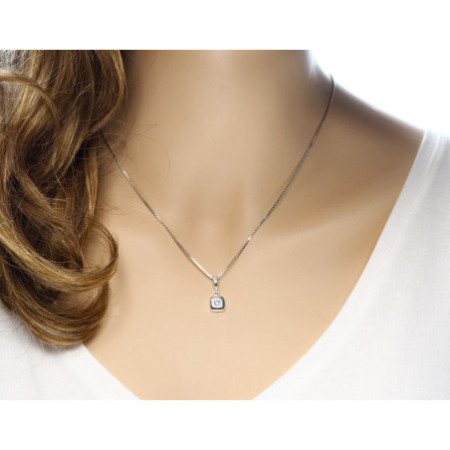 Strieborný prívesok zirkónový