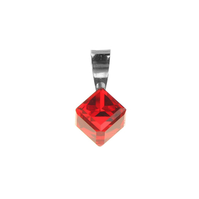 Strieborný prívesok so Swarovski elements červený kocka