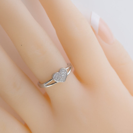 Strieborný prsteň - srdiečko, číre okrúhle zirkóny | Argento.sk