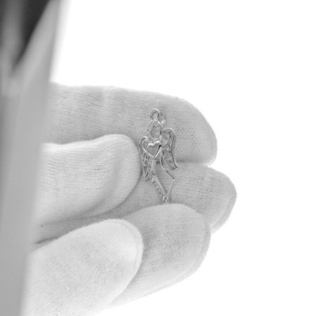 Strieborný prívesok - anjel, číre okrúhle zirkóny | Argento.sk